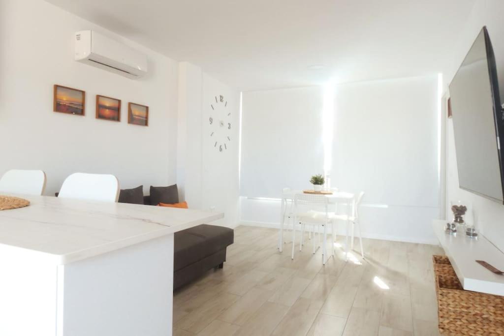 Newly Refurbished Beachfront Apartment. San Bartolomé Exterior foto